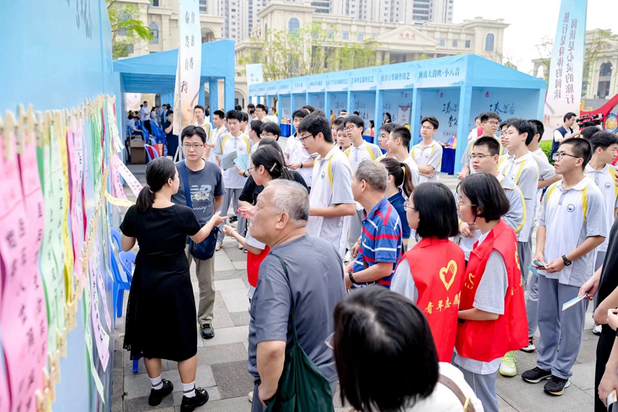 燈謎競猜吸引許多市民積極參與。長泰區(qū)融媒體中心供圖