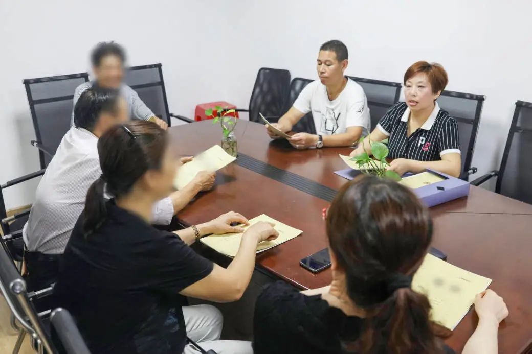 福清市音西街道福百社區(qū)李淑芳黨建工作室調解基層矛盾糾紛。福清市委老干部局供圖