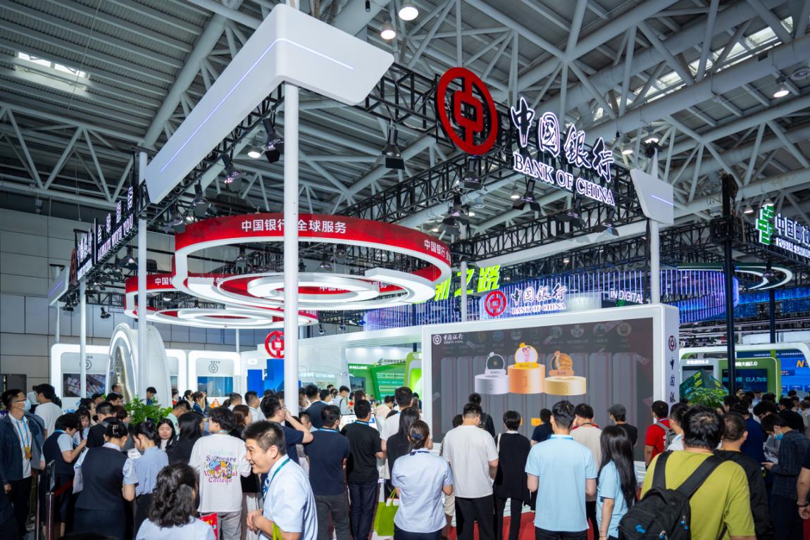 福建中行展廳現(xiàn)場(chǎng)參展客商絡(luò)繹不絕。福建中行供圖