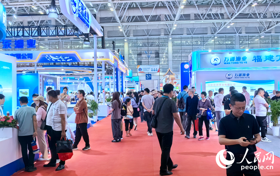 漁博會吸引了不少觀眾前來觀展。人民網(wǎng)記者 林曉麗攝