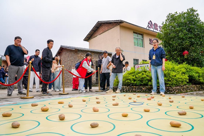 趣味比賽現(xiàn)場(chǎng)。