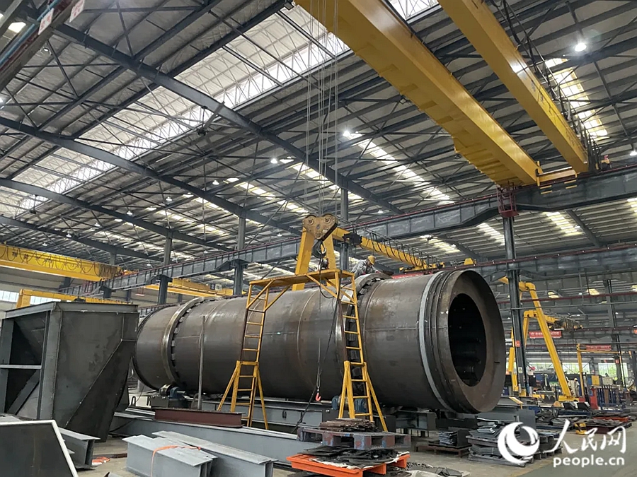 鐵拓機械生產(chǎn)車間中有不少“大家伙”。