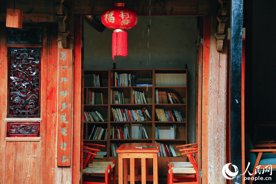 圖書館的閱覽區(qū)域。人民網(wǎng) 李唯一攝