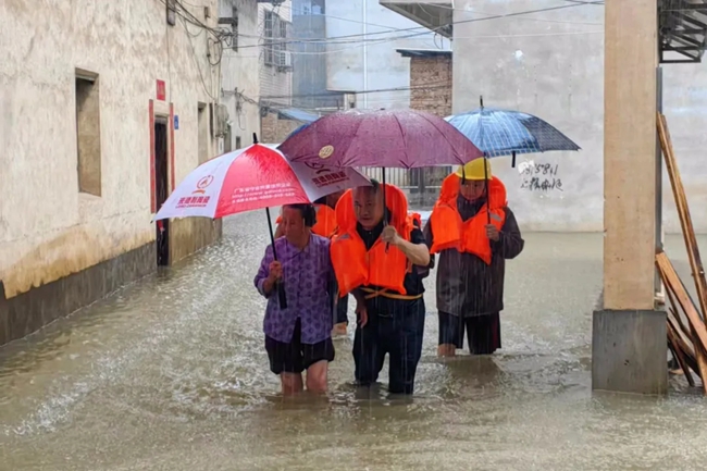 救助被困群眾。