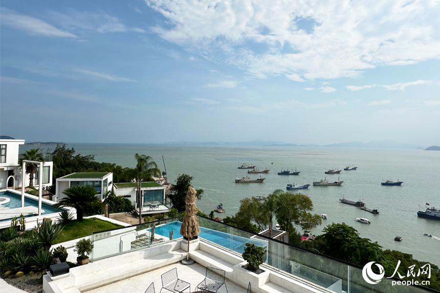 推窗見海、臥床聽潮，霞浦東壁村的民宿已成為當?shù)氐摹敖鹱终信啤?。人民網(wǎng)記者 劉卿攝