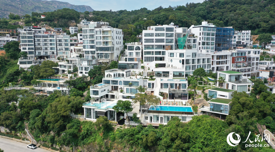 經過近十年發(fā)展，霞浦東壁村的民宿群越來越壯觀。人民網(wǎng)記者 蘭志飛攝