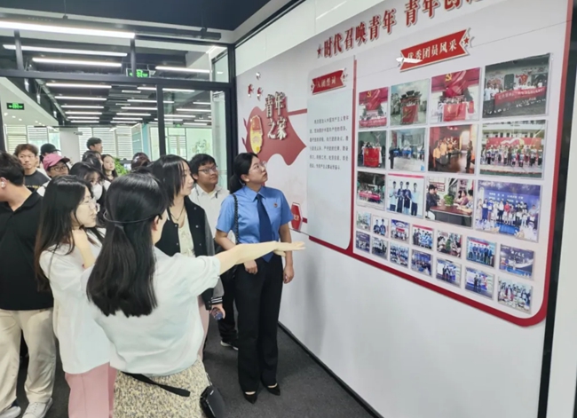 現(xiàn)場參觀。