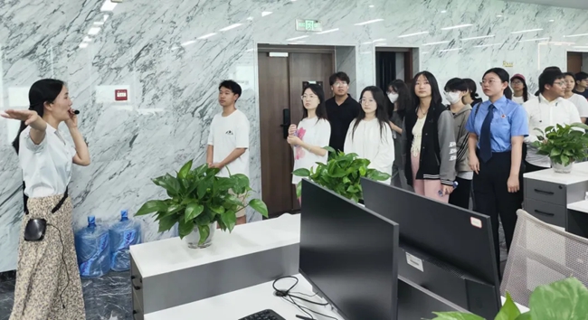 現(xiàn)場參觀。