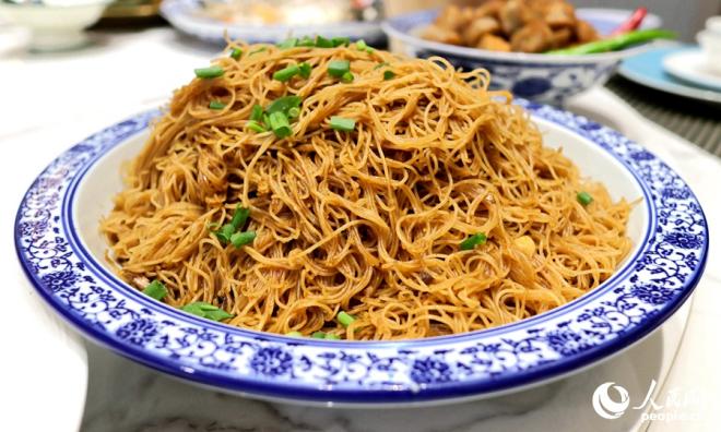 清炒湖頭米粉。人民網(wǎng) 李昌乾攝