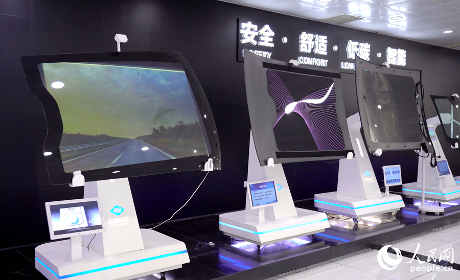 福耀的創(chuàng)新玻璃。人民網(wǎng)記者 蘭志飛攝