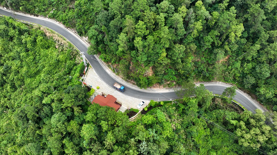 同安區(qū)“四好農(nóng)村路”（省道S507“交通一家親”愛心驛站段）。夏海濱攝
