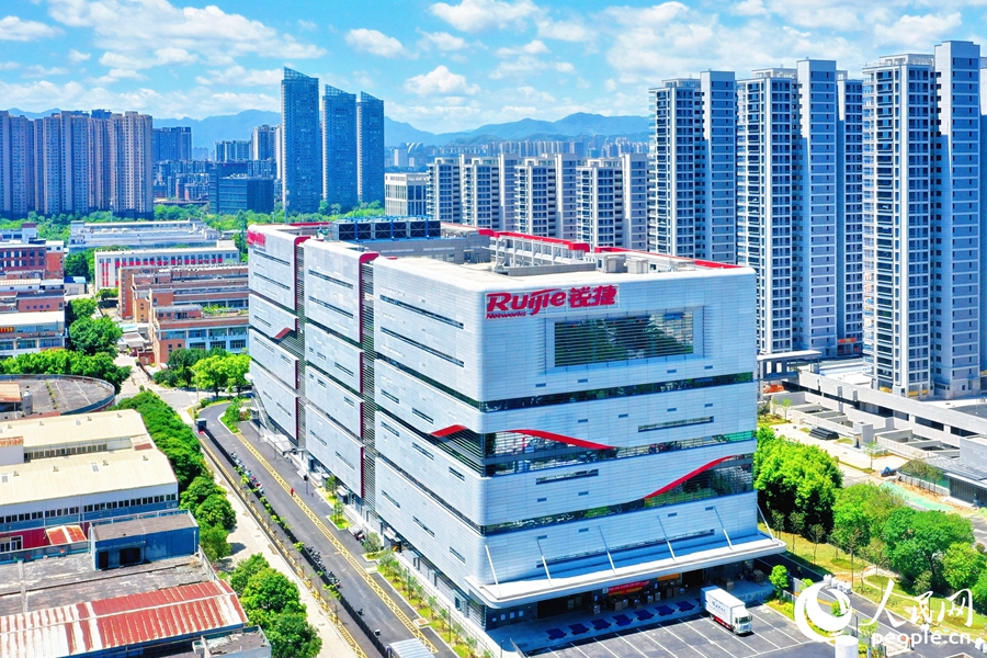 銳捷數(shù)字化智能工廠俯瞰圖。人民網(wǎng) 李唯一攝