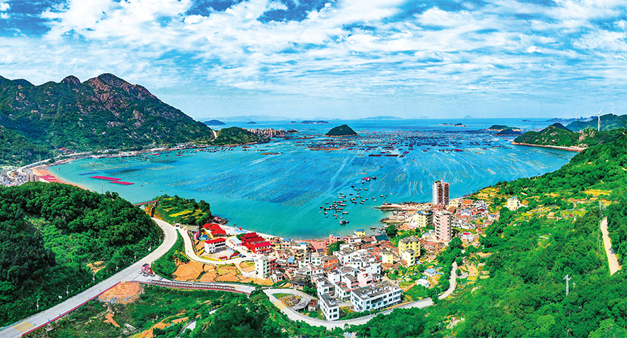 位于福州市連江縣同心村海域的“藍(lán)色牧場(chǎng)”欣欣向榮。林雙偉攝