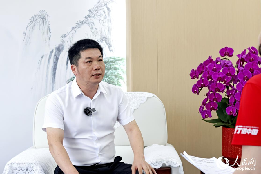 泉州經(jīng)濟(jì)技術(shù)開發(fā)區(qū)管委會(huì)主任陳擁軍接受人民網(wǎng)采訪。人民網(wǎng) 李昌乾攝