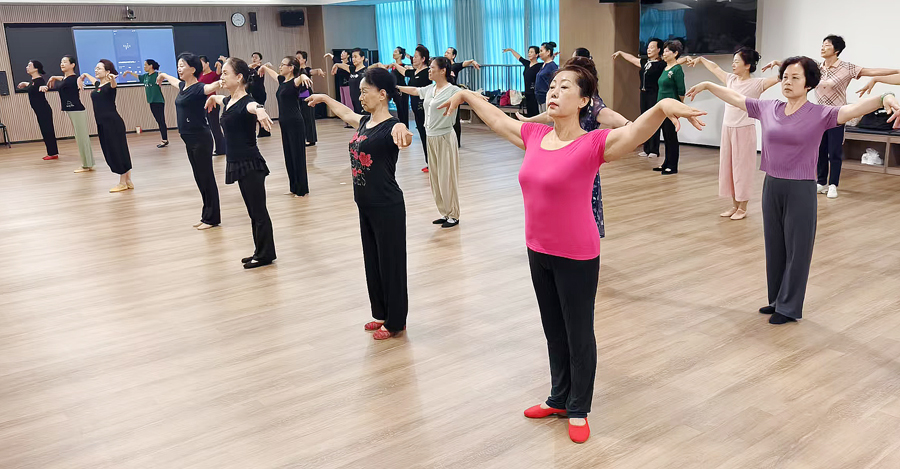 學(xué)員在練習(xí)舞蹈。林林?jǐn)z