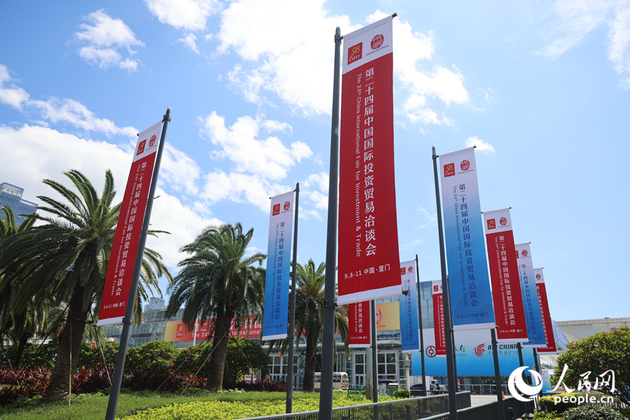 彩旗高掛氛圍濃。人民網(wǎng)記者 陳博攝