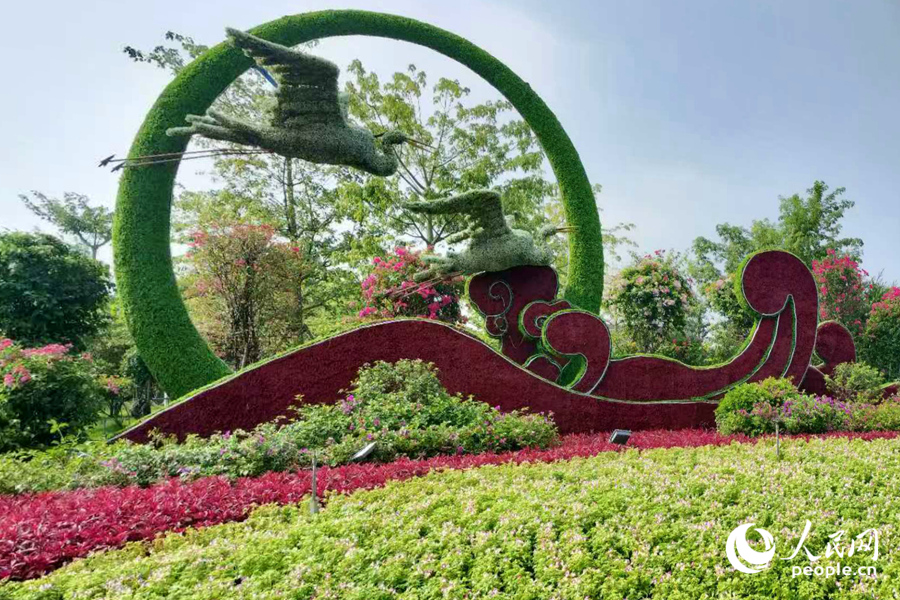 廈門海堤路附近的白鷺造型綠化景觀。人民網(wǎng)記者 陳博攝