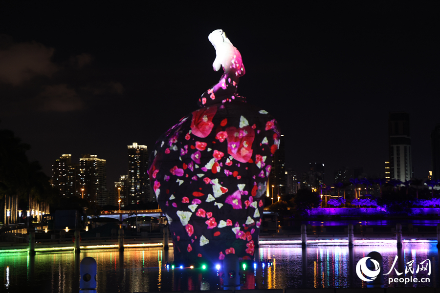 熱情似火的“市花”三角梅。人民網(wǎng)記者 陳博攝