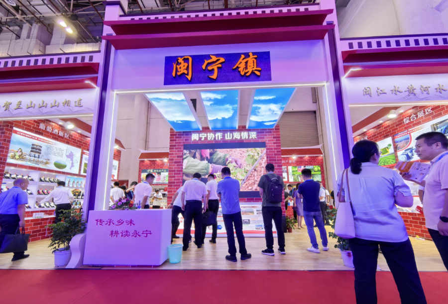 閩寧協(xié)作展示館人頭攢動(dòng)。蘇智鋒攝