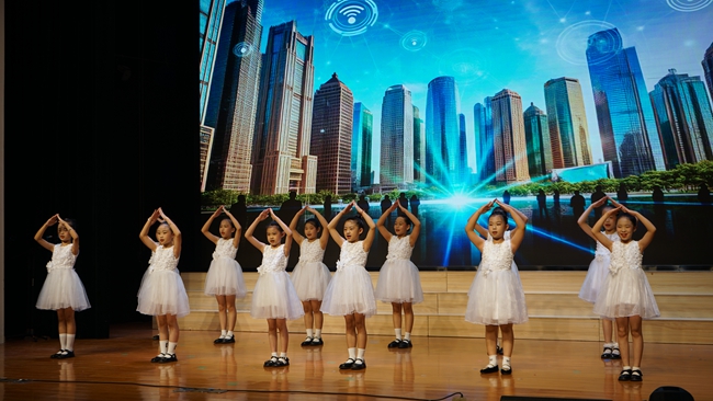 現(xiàn)場(chǎng)表演。