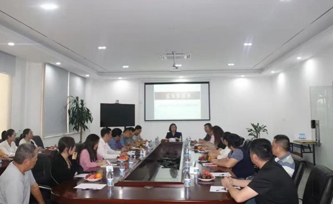 送法進(jìn)臺(tái)企服務(wù)專項(xiàng)活動(dòng)。詔安縣融媒體中心供圖