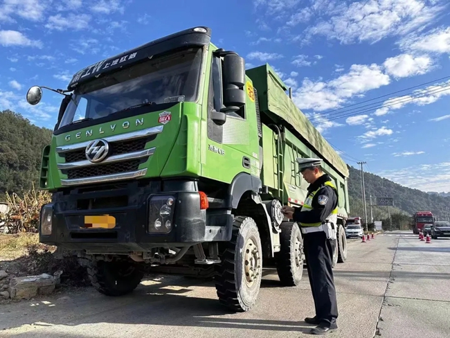 對(duì)貨車進(jìn)行車輛核載。