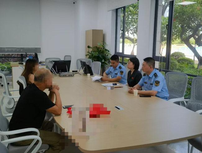 區(qū)法院駐中心調(diào)解團隊與區(qū)市場監(jiān)督管理局共同調(diào)解一起名譽權(quán)糾紛