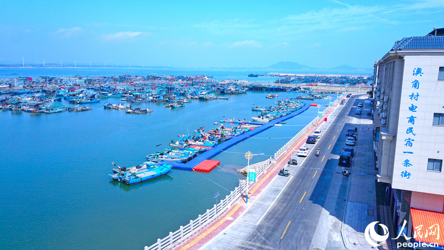 8.正對大海的澳角村電商民宿一條街。人民網(wǎng) 李昌乾攝