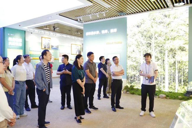 現(xiàn)場參觀學習