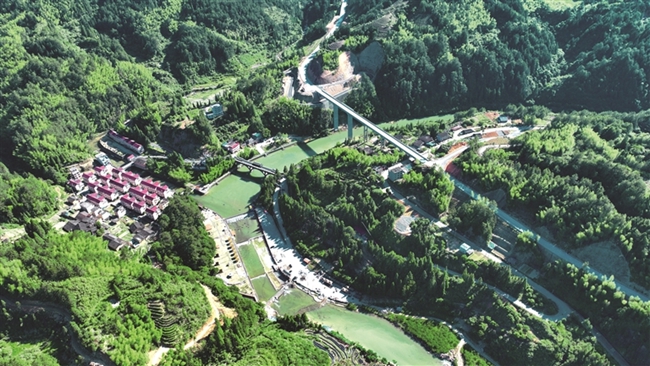 溪口村。魏知秋攝