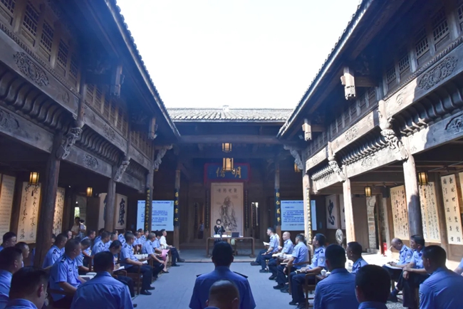 長汀縣公安局在臥龍書院舉辦“書香潤警營 閱讀沁警心”集體讀書分享會