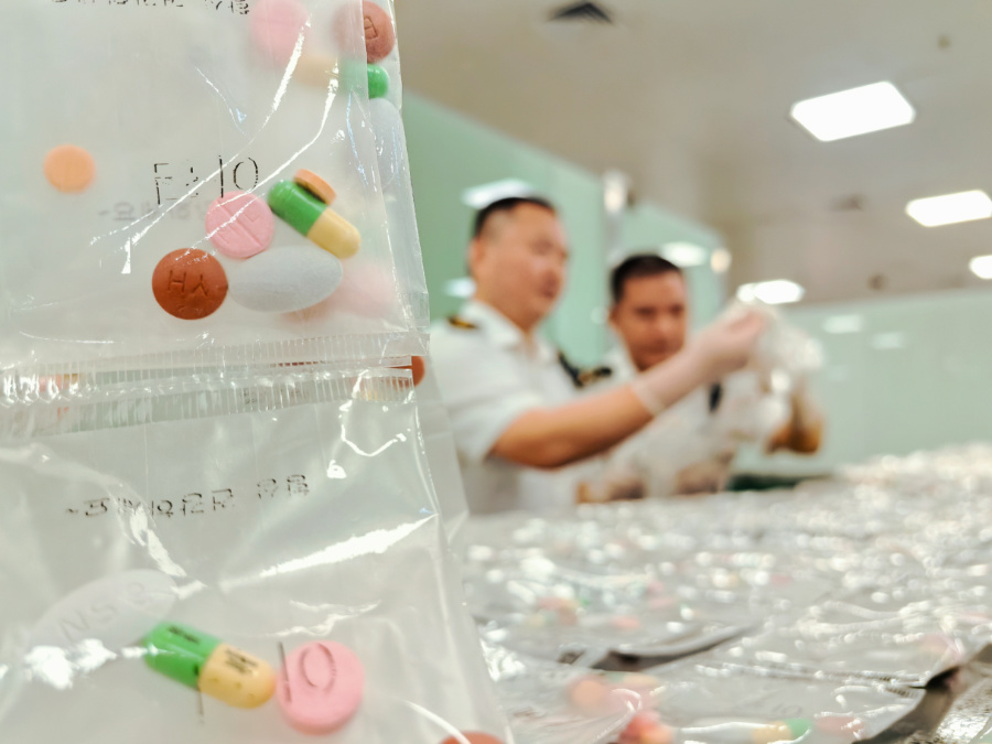 經(jīng)鑒定，927粒藥品含有麻黃堿成分。謝臻攝