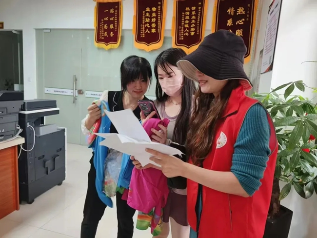 新羅區(qū)紅坊鎮(zhèn)紫金山社區(qū)推廣“社區(qū)e家”隨手拍功能,小區(qū)居民積極“掃碼”參與