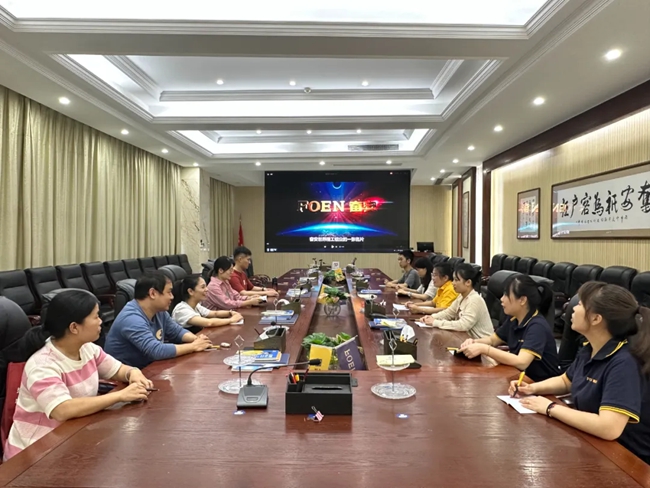 陽(yáng)下街道召集人大代表、在職黨員、“兩新”黨員、居民骨干等“鄰里幫”服務(wù)隊(duì)主要成員開(kāi)展“鄰里議事會(huì)”