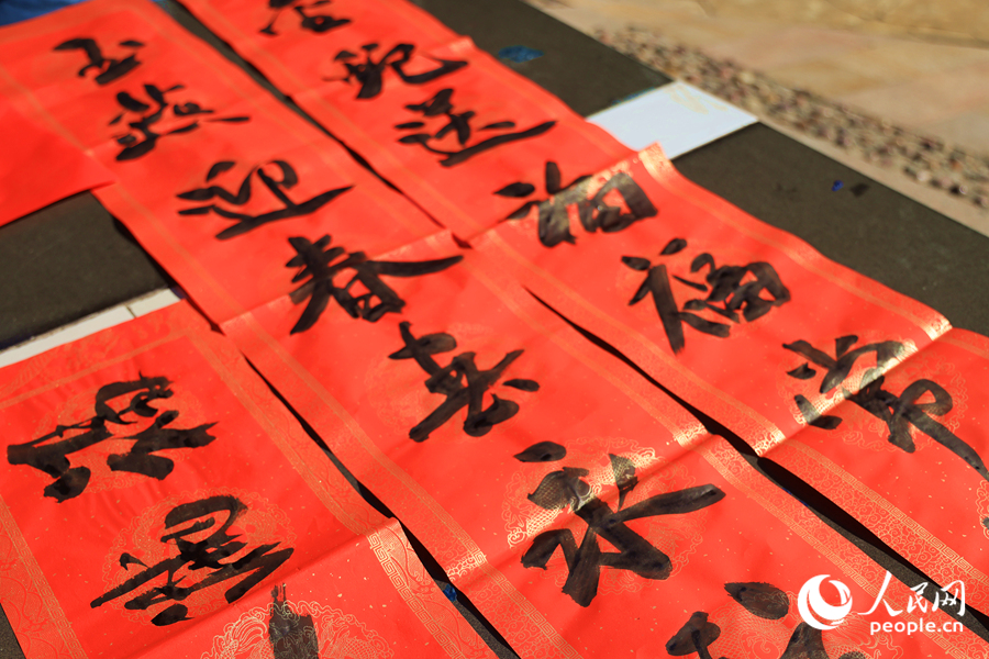 一副副春聯(lián)，飽含著人們對新年的美好祝愿。人民網(wǎng)記者 陳博攝