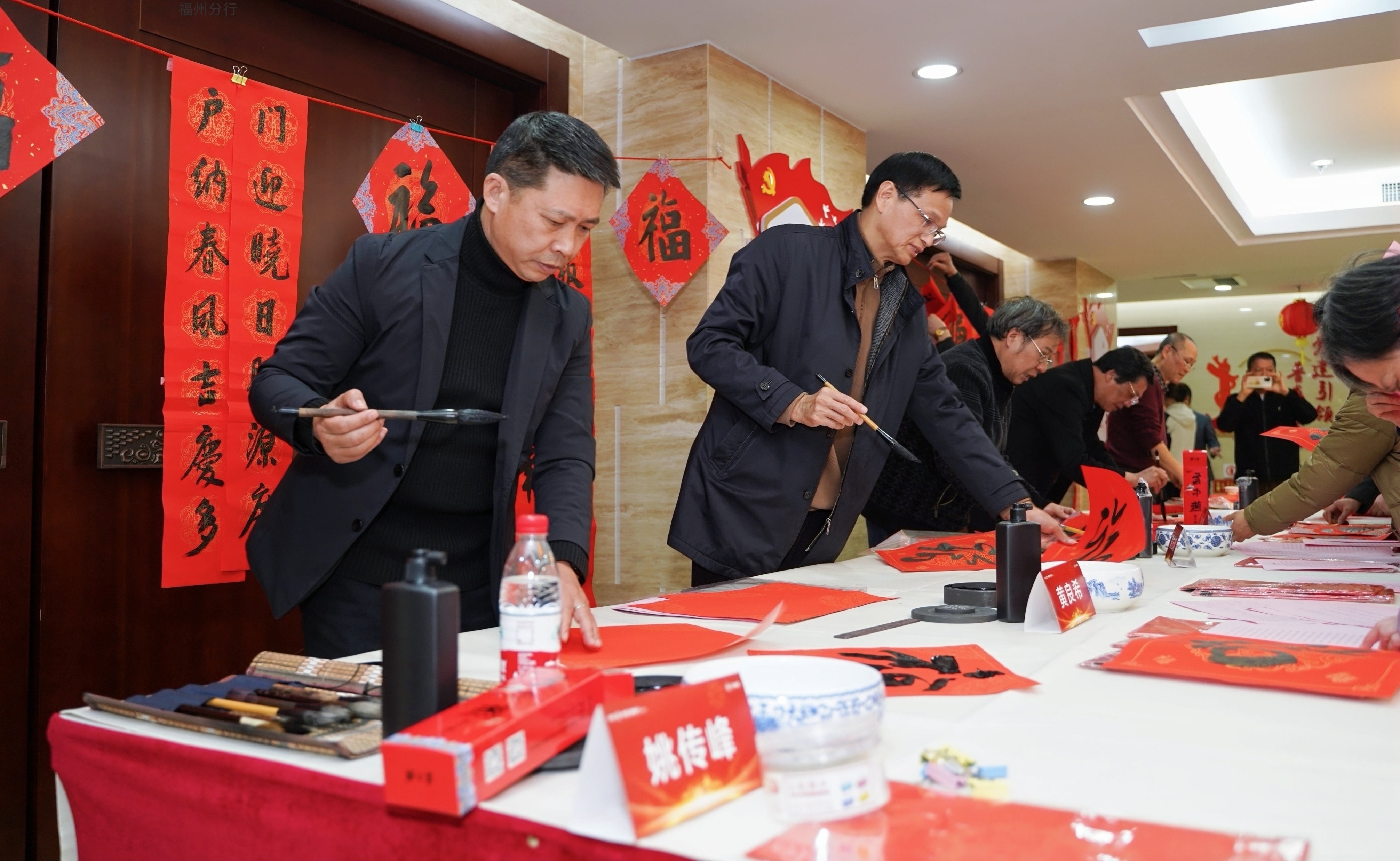 題寫春聯(lián)活動。工行福州分行供圖