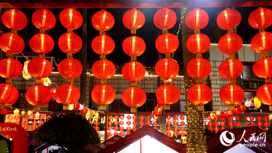 大紅燈籠高掛，同安古城年味十足。人民網(wǎng)記者 陳博攝