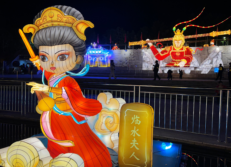 具有福建地域特色的“臨水夫人”燈組。劉華攝
