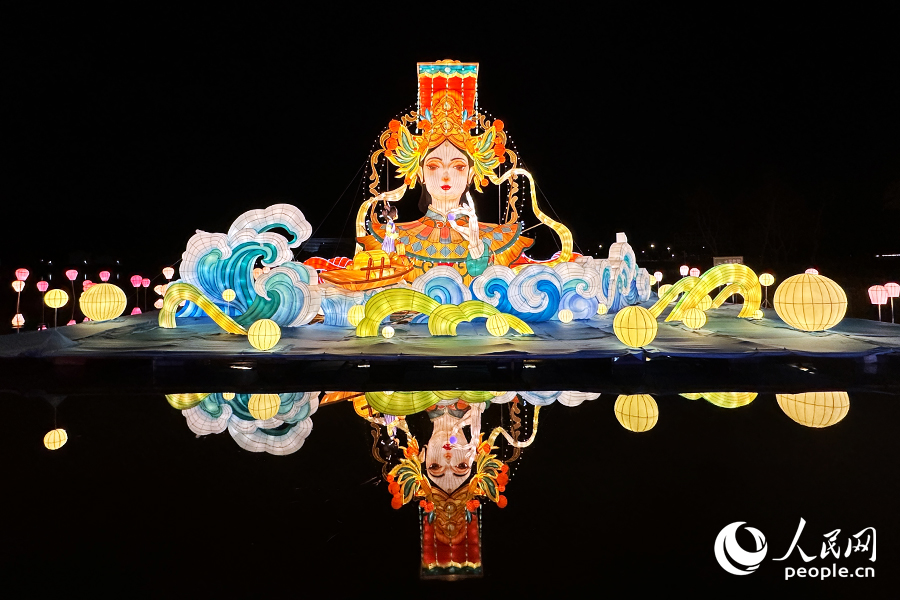 “媽祖”燈組全景。人民網(wǎng)記者 劉卿攝