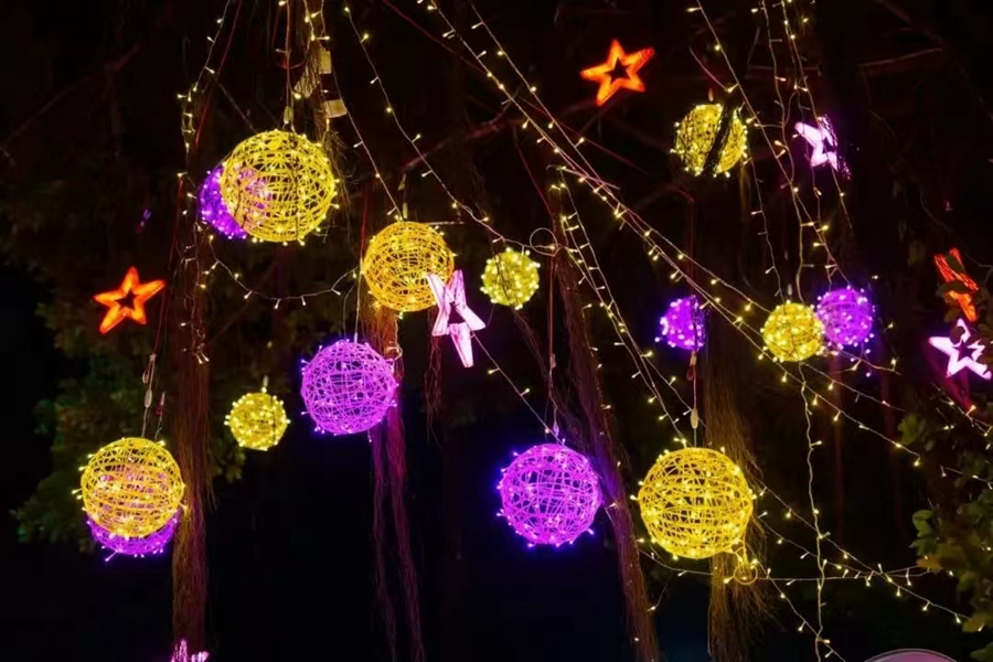 石鼓路上“流光蝴蝶”璀璨夜晚。集美融媒體中心供圖