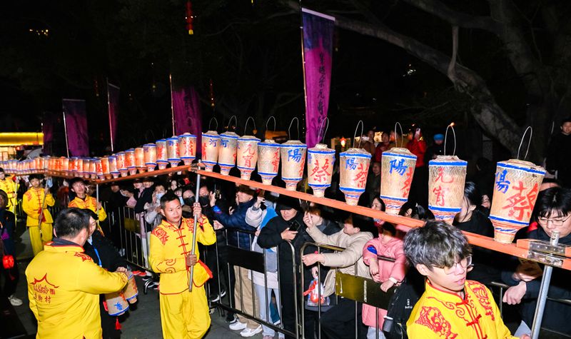 花燈巡游——泉港涂嶺樟腳板凳游龍燈。泉州市文旅局供圖