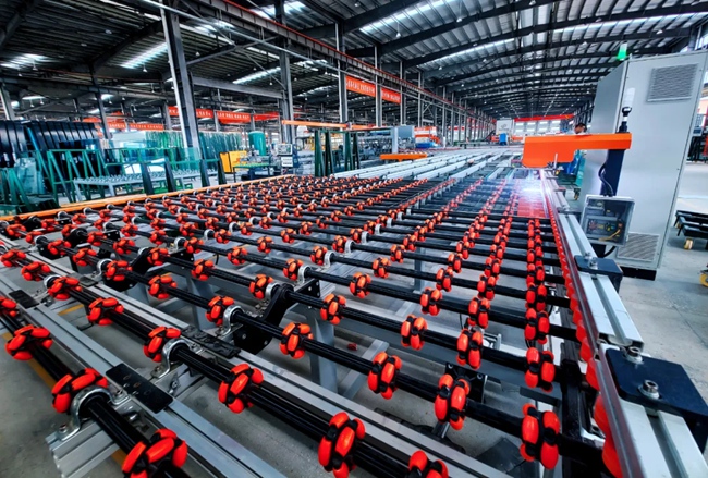 宇晶玻璃公司生產(chǎn)車間