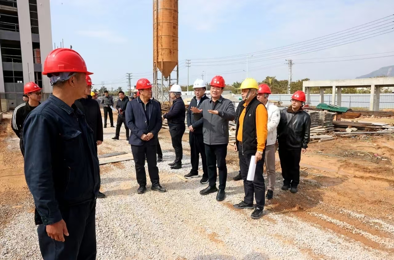 前往項目現(xiàn)場研究解決問題