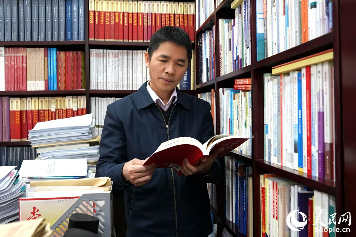 全國人大代表、福建社會科學(xué)院副院長黃茂興。人民網(wǎng)記者 蘭志飛攝