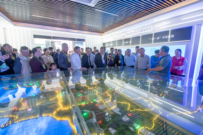 觀摩惠安縣現(xiàn)代農(nóng)業(yè)布局