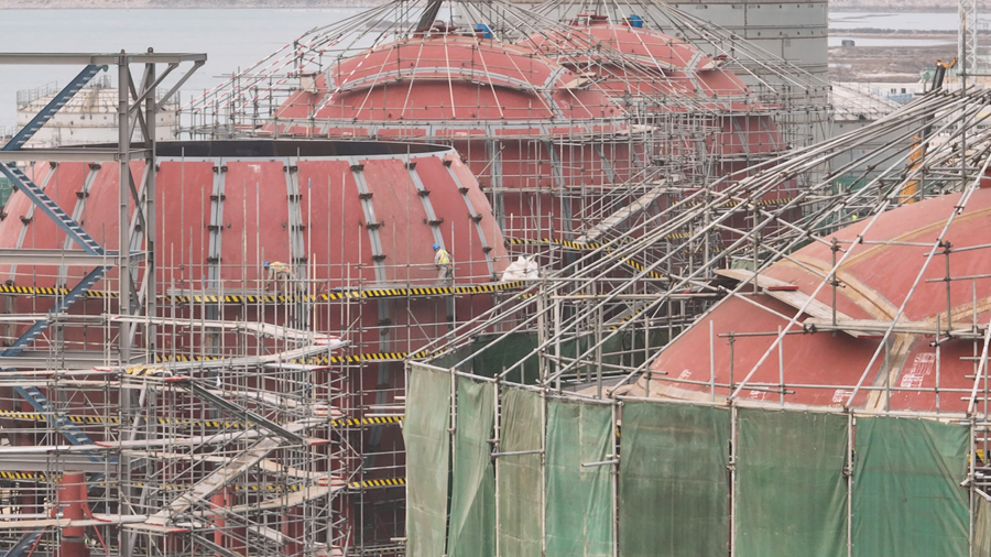 中沙古雷乙烯項目儲罐區(qū)域的大型球罐?？律偃鐢z