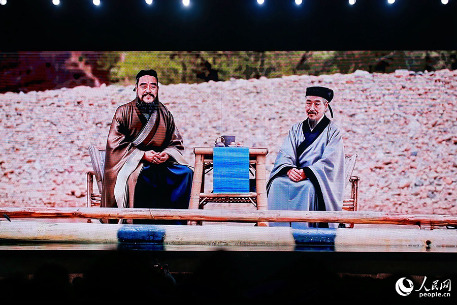 借助AI技術(shù)，朱子與孔子同乘竹筏漂流。人民網(wǎng) 李唯一攝