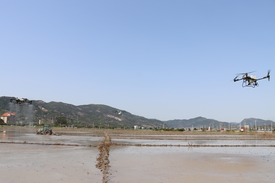 無人機(jī)施肥