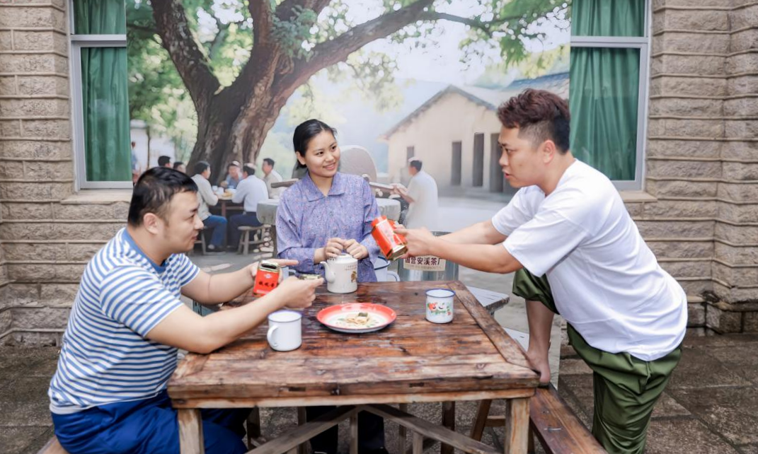 沉浸式體驗氤氳茶韻的年代秀。安溪縣委宣傳部供圖