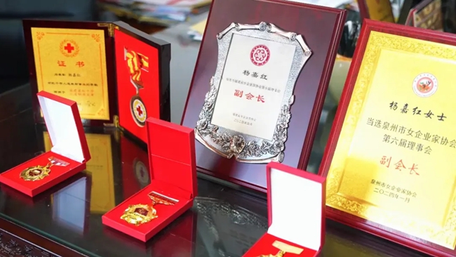 楊嘉紅獲評(píng)多個(gè)榮譽(yù)稱(chēng)號(hào)。杜志鑫攝